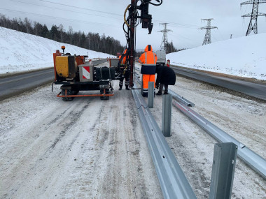 Устройство металлического барьерного ограждения на объекте: «Капитальный ремонт автомобильной дороги Р-242 Пермь - Екатеринбург км 187+000 - км 232+000, км 276+000 - км 301+000, км 301+000 - км 326+000 в Свердловской области» 42