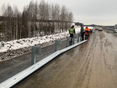 Устройство металлического барьерного ограждения на объекте: «Капитальный ремонт автомобильной дороги Р-242 Пермь - Екатеринбург км 187+000 - км 232+000, км 276+000 - км 301+000, км 301+000 - км 326+000 в Свердловской области» 48