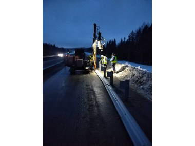 Устройство металлического барьерного ограждения на объекте: «Капитальный ремонт автомобильной дороги Р-242 Пермь - Екатеринбург км 187+000 - км 232+000, км 276+000 - км 301+000, км 301+000 - км 326+000 в Свердловской области» 55