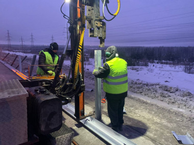Устройство металлического барьерного ограждения на объекте: «Капитальный ремонт автомобильной дороги Р-242 Пермь - Екатеринбург км 187+000 - км 232+000, км 276+000 - км 301+000, км 301+000 - км 326+000 в Свердловской области» 56