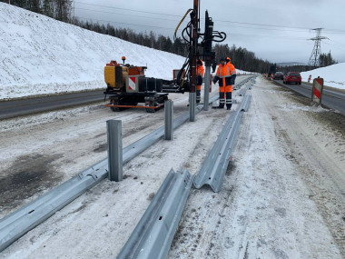 Устройство металлического барьерного ограждения на объекте: «Капитальный ремонт автомобильной дороги Р-242 Пермь - Екатеринбург км 187+000 - км 232+000, км 276+000 - км 301+000, км 301+000 - км 326+000 в Свердловской области» 40