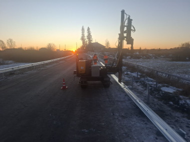 Устройство металлического барьерного ограждения в д. Катарач Пышминского городского округа Свердловской области, с. Тимохинское, с. Печеркино 14