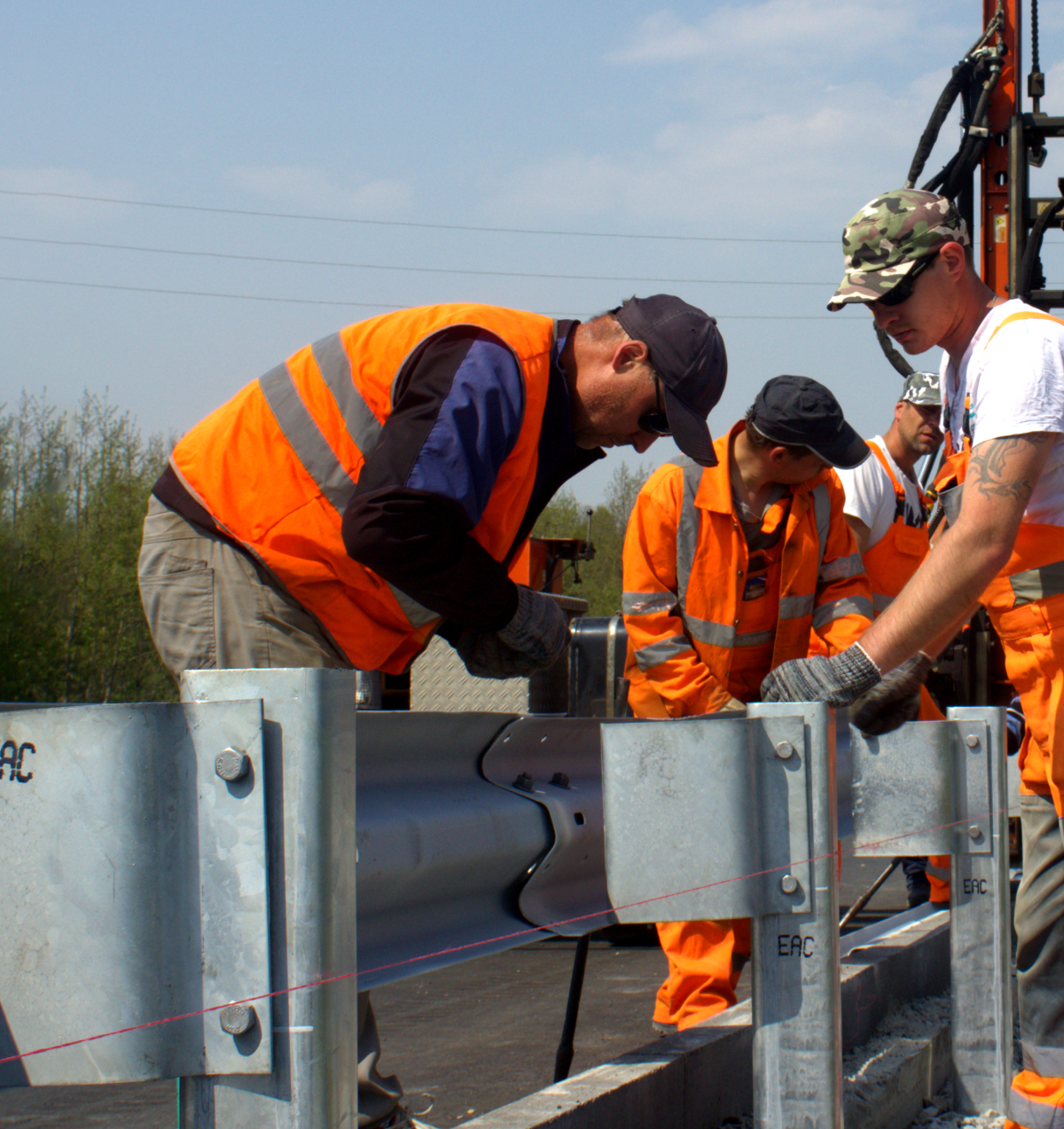 Установка и замена барьерного ограждения