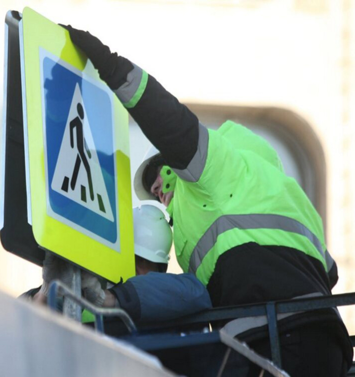 Установка и замена дорожных знаков